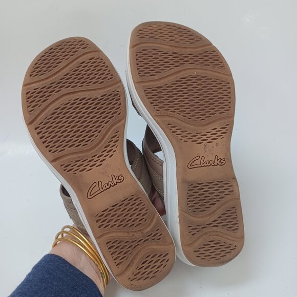 Clarks Collection Sandals Neutral Tan Comfort Wedge Slip On Adjustable Womens 7M - Picture 14 of 16